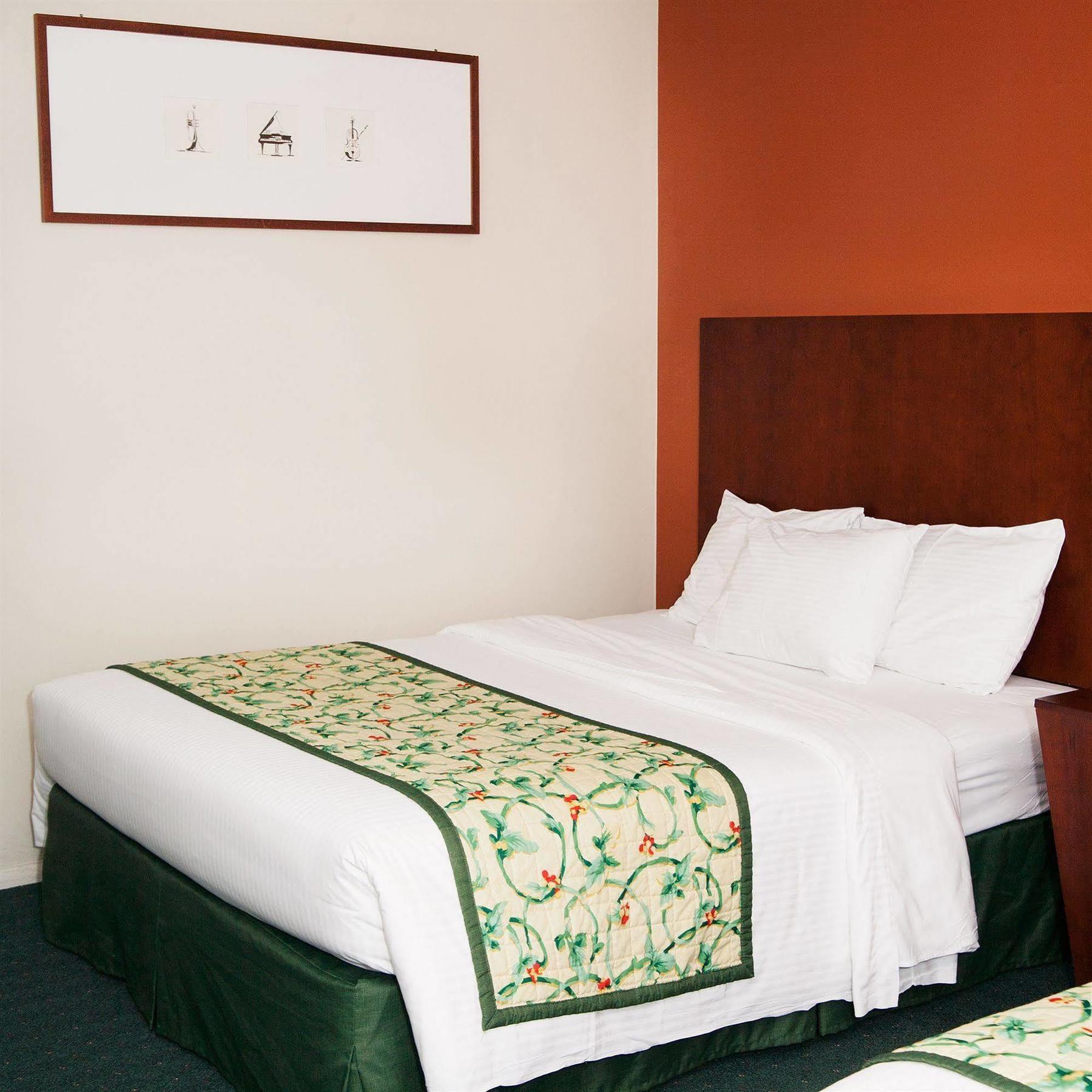 Red Carpet Inn And Suites Plymouth Buitenkant foto