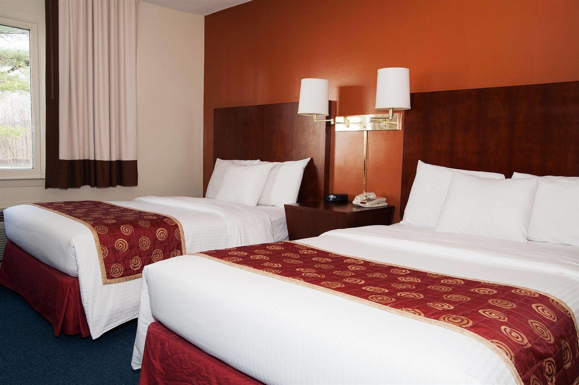 Red Carpet Inn And Suites Plymouth Buitenkant foto