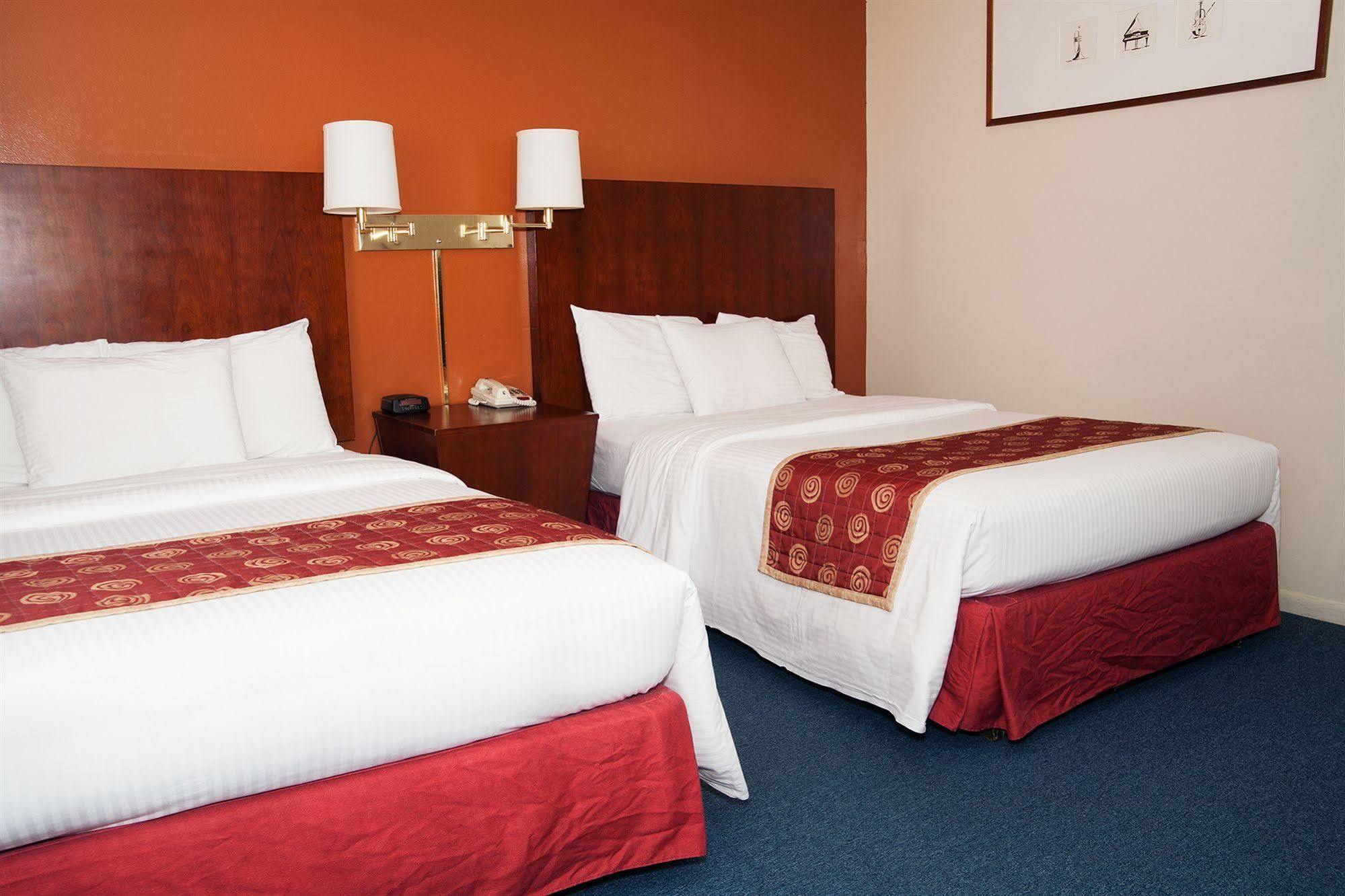 Red Carpet Inn And Suites Plymouth Buitenkant foto