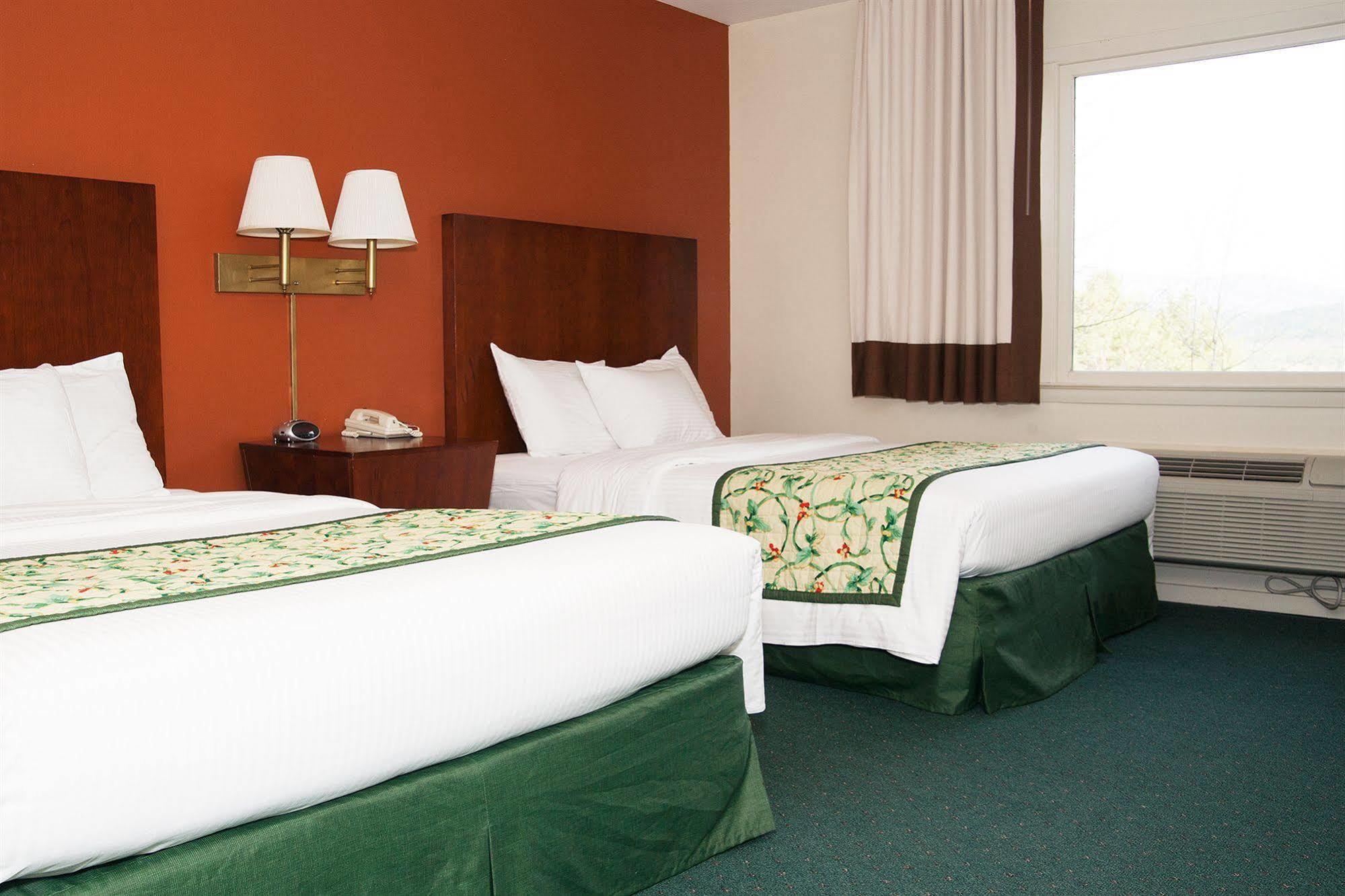 Red Carpet Inn And Suites Plymouth Buitenkant foto