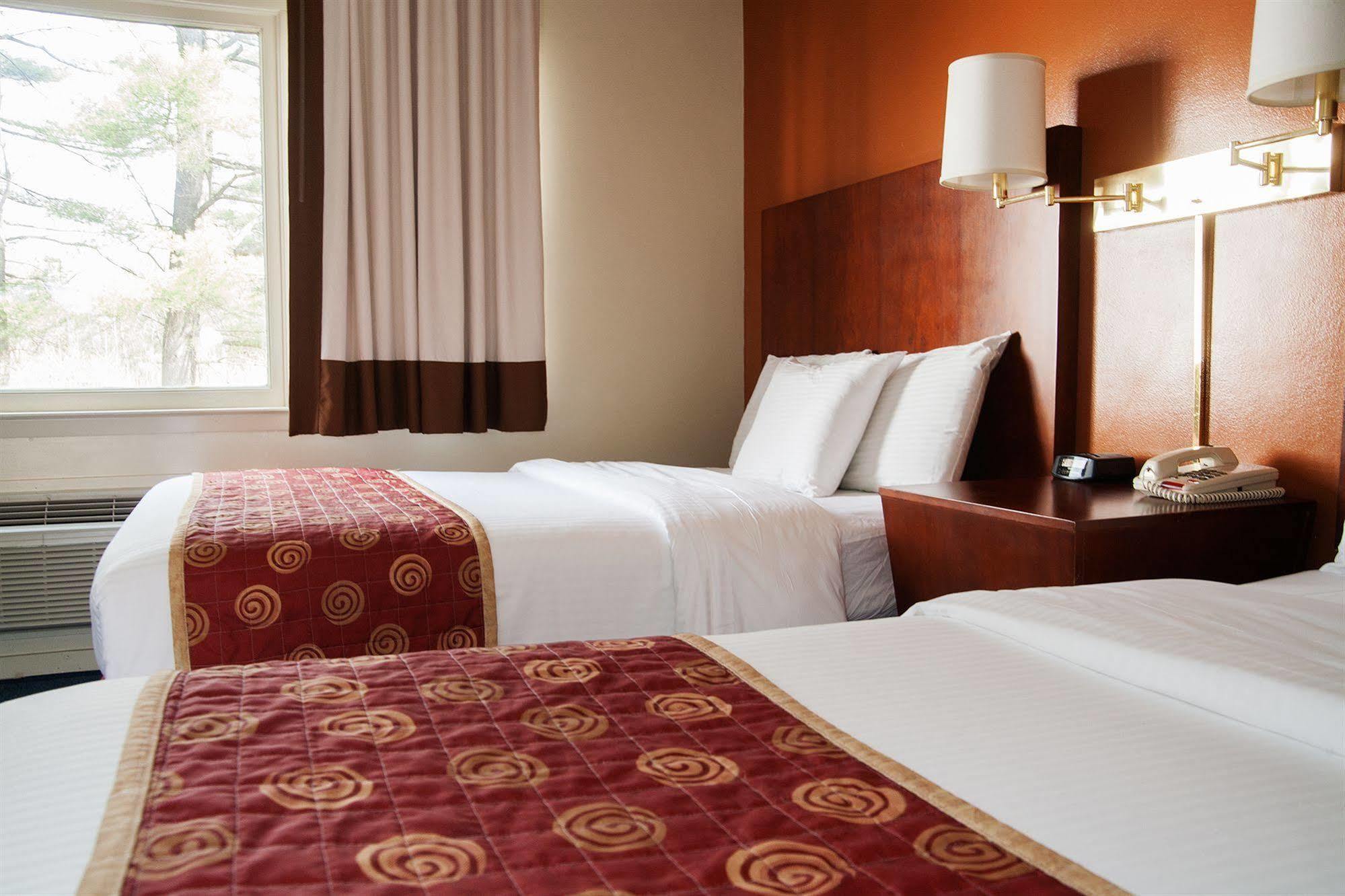 Red Carpet Inn And Suites Plymouth Buitenkant foto