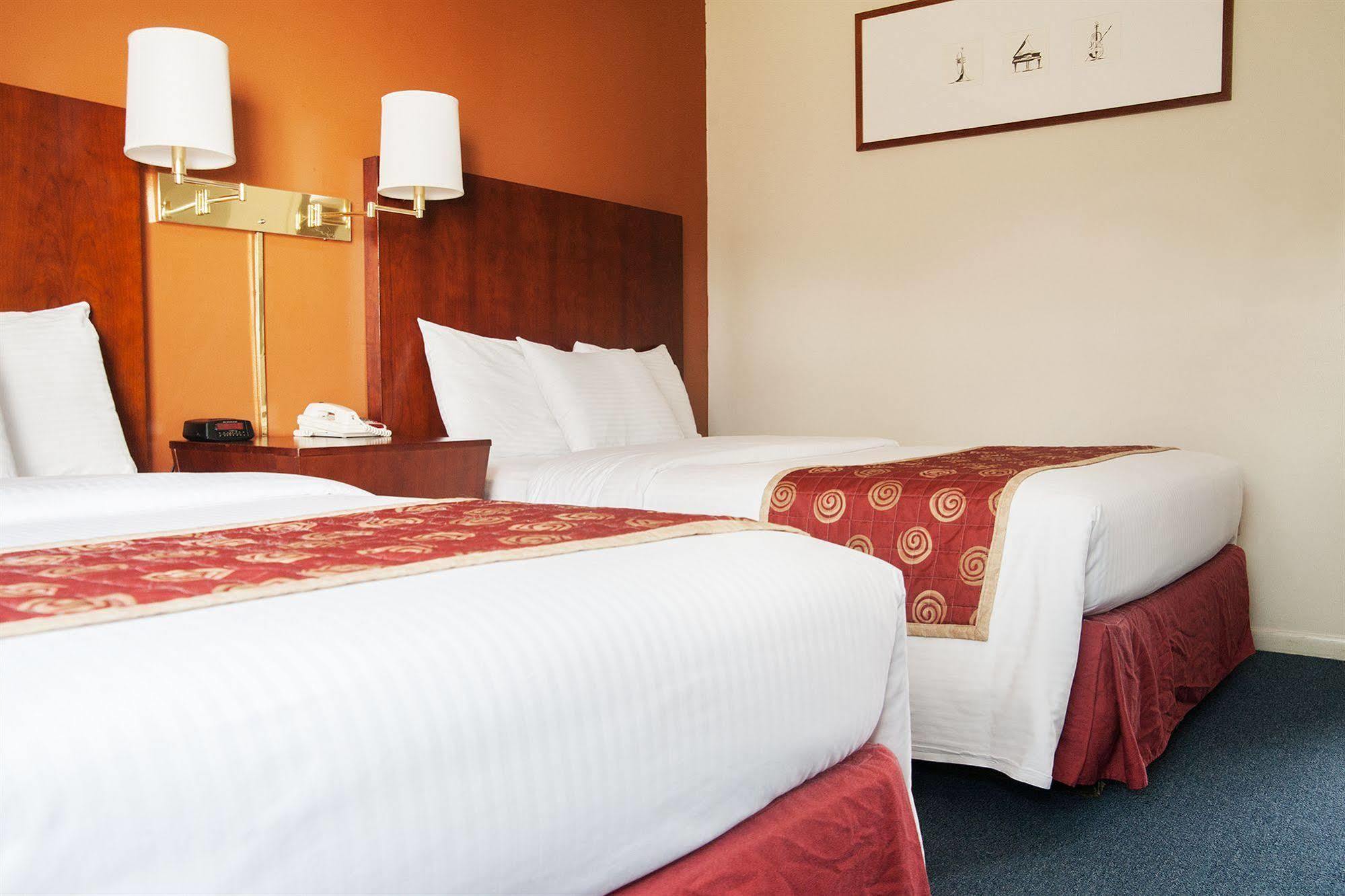 Red Carpet Inn And Suites Plymouth Buitenkant foto