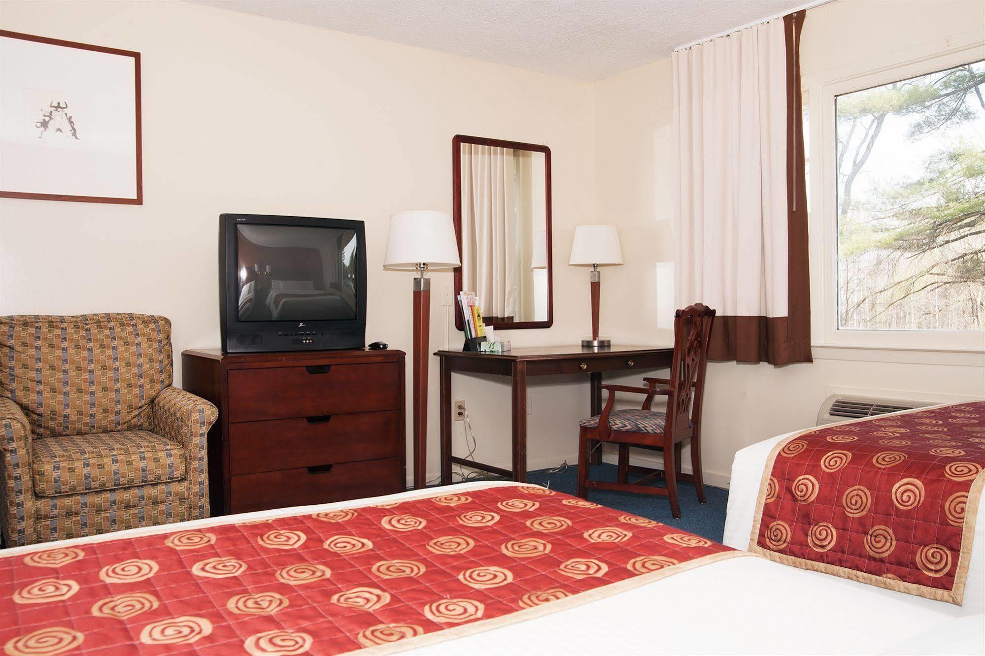 Red Carpet Inn And Suites Plymouth Buitenkant foto