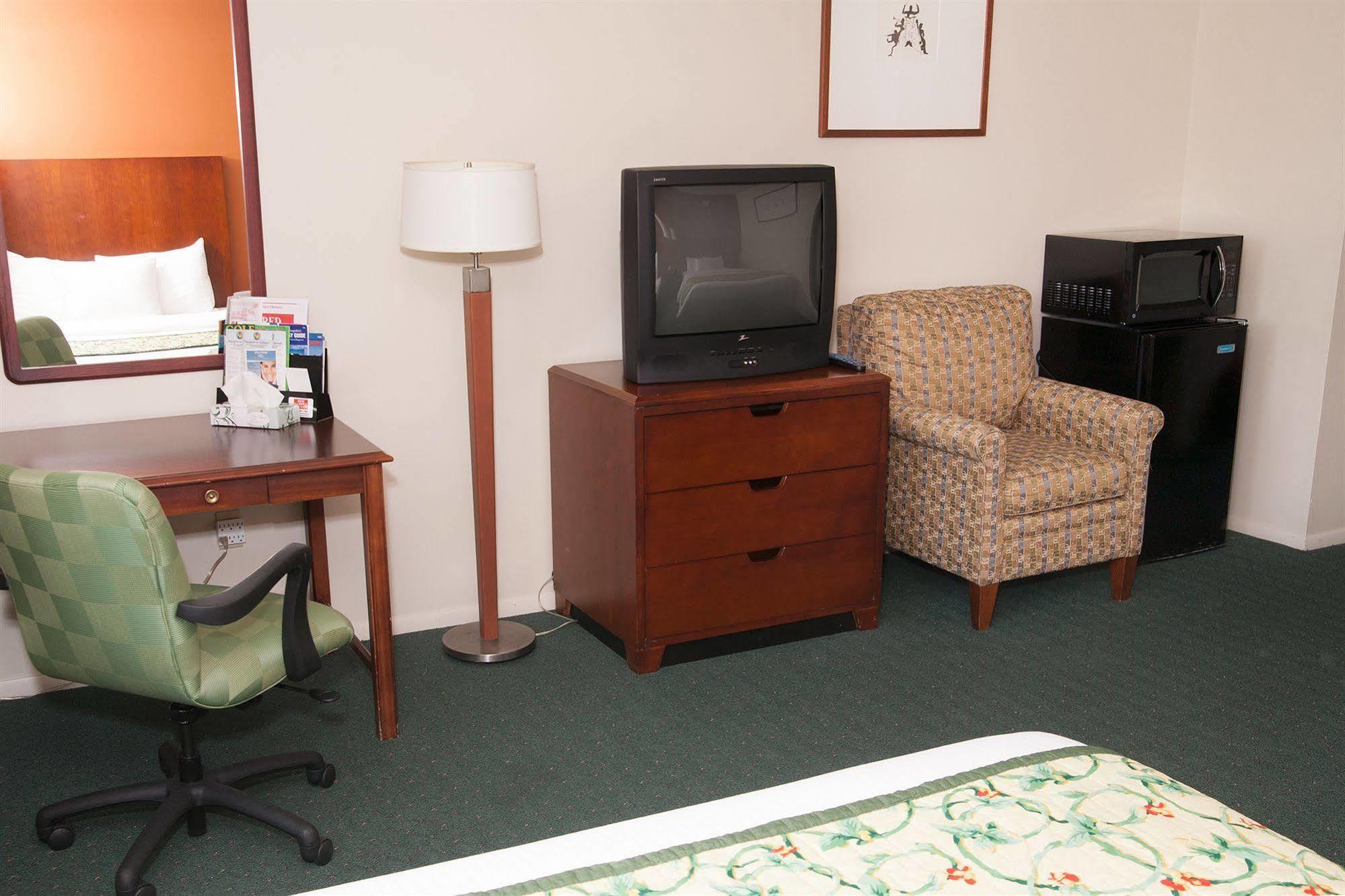 Red Carpet Inn And Suites Plymouth Buitenkant foto