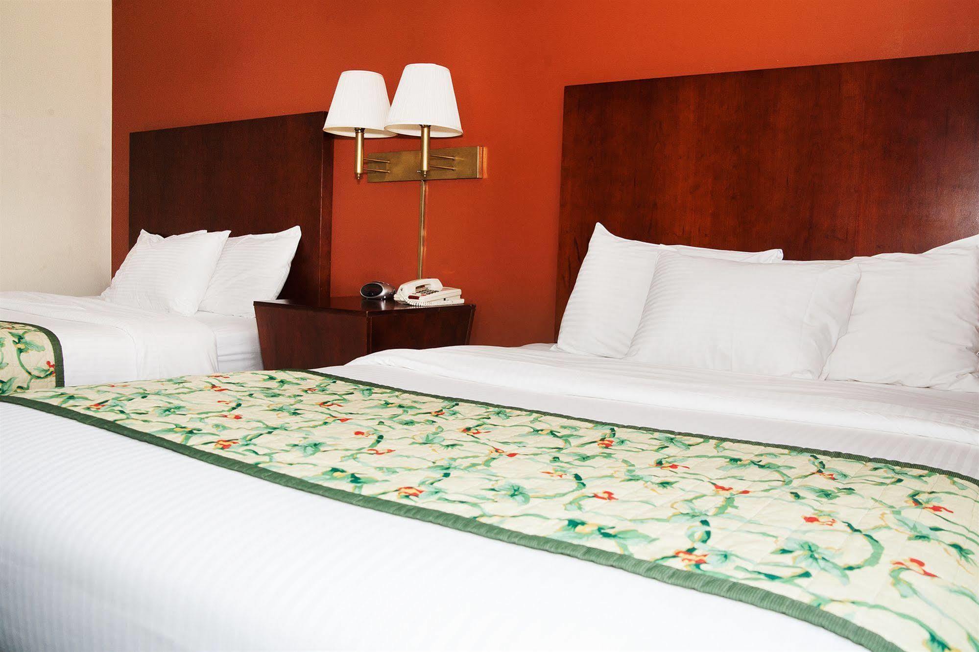 Red Carpet Inn And Suites Plymouth Buitenkant foto